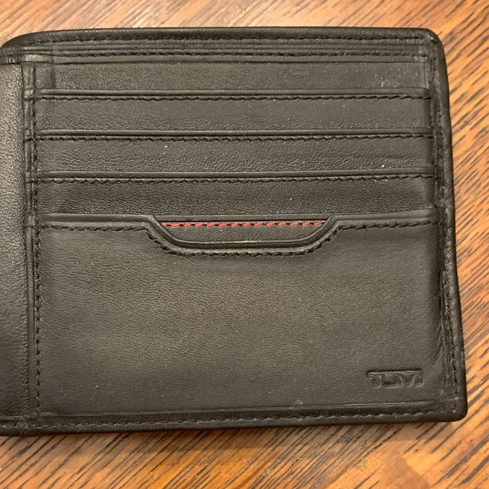 TUMI Classic Black Leather Wallet EUC